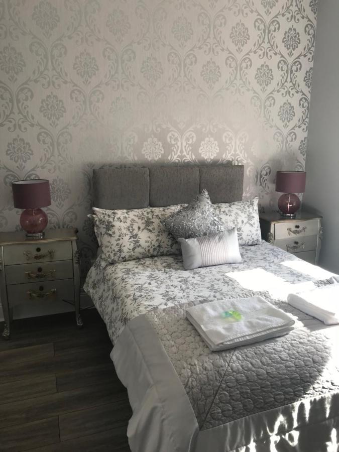 Mickering Barn Bed & Breakfast Aughton Exterior photo