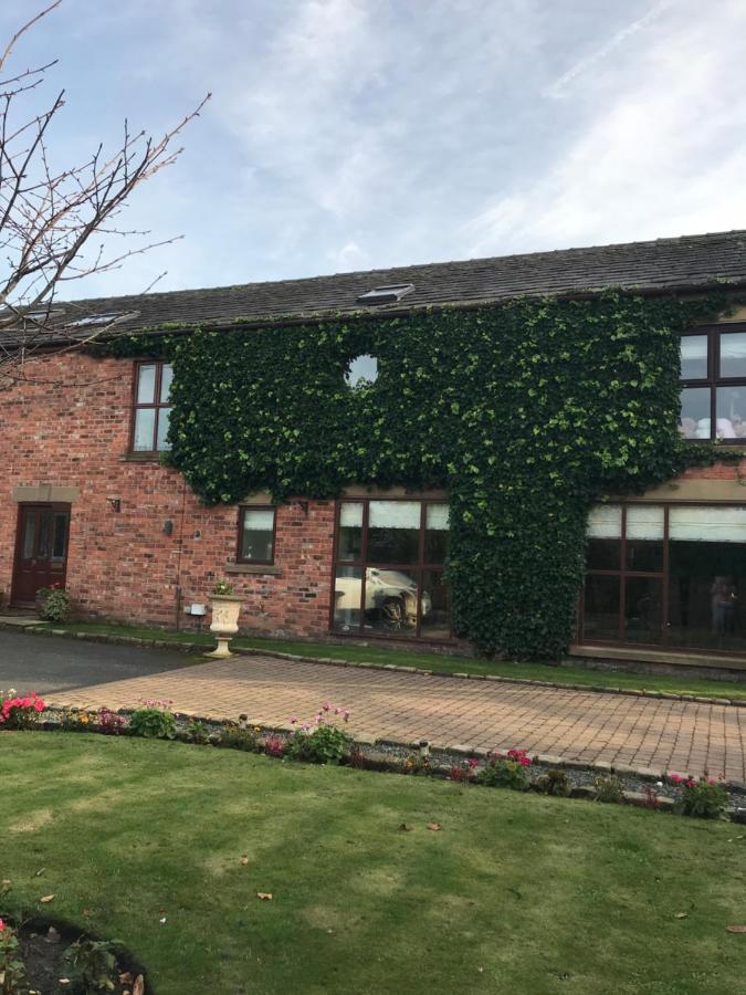 Mickering Barn Bed & Breakfast Aughton Exterior photo